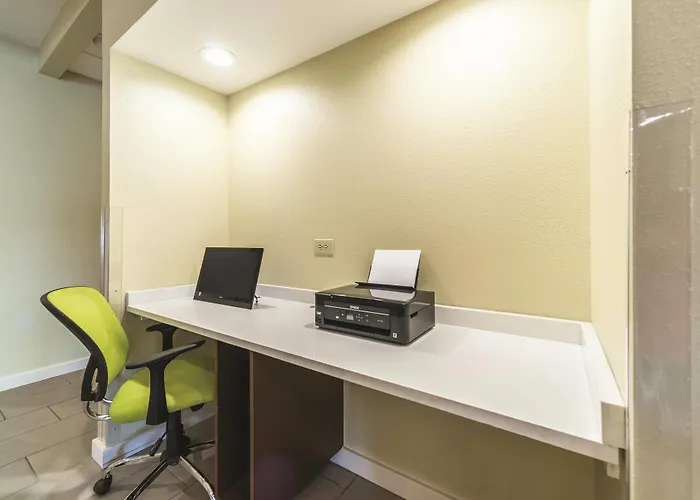 La Quinta By Wyndham Collinsville - St. Louis