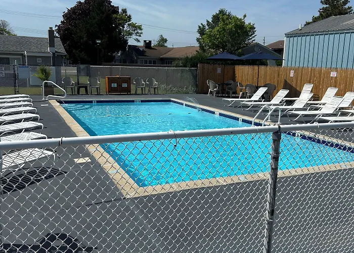 Shore Point Motel