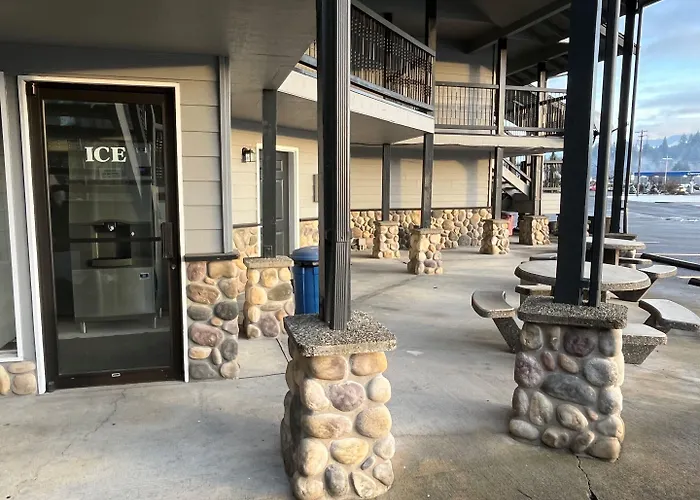 Seasons Motel