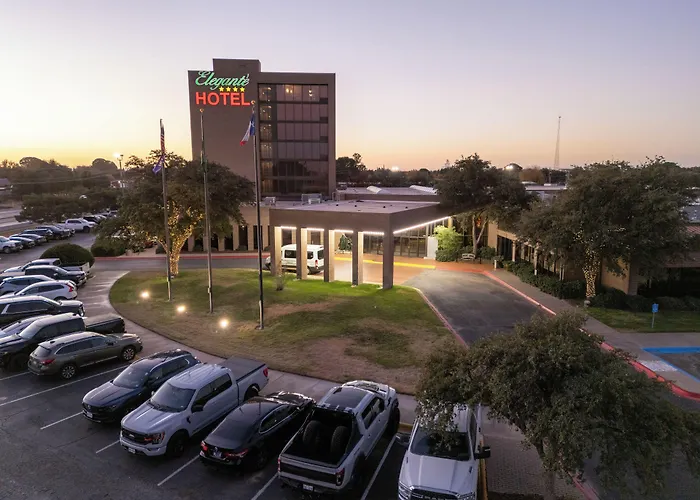 Mcm Elegante Hotel