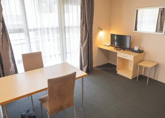 Victoria Court Motor Lodge - Spa & Free Parking