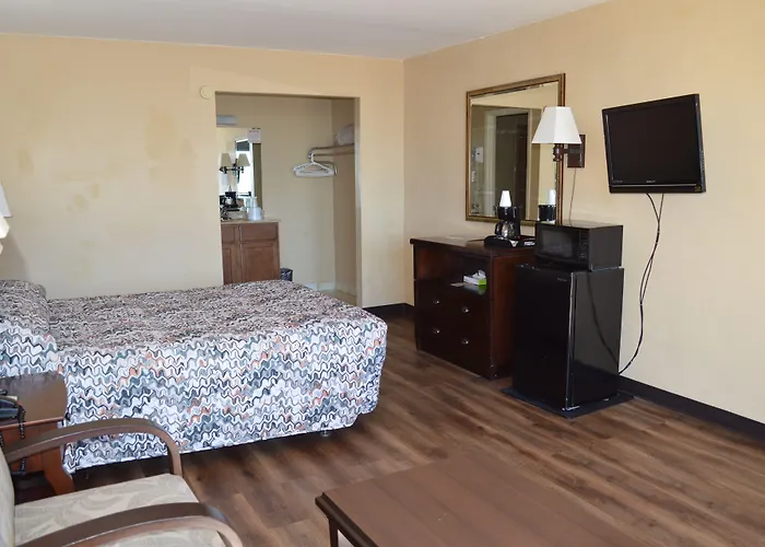 Tarpon Shores Inn