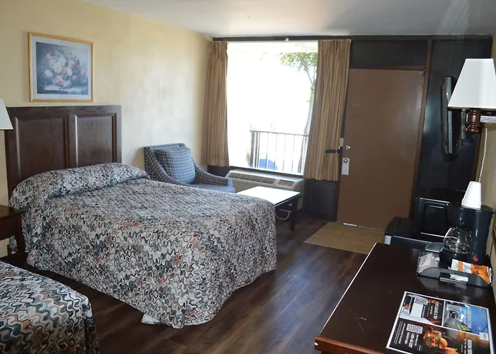 Tarpon Shores Inn