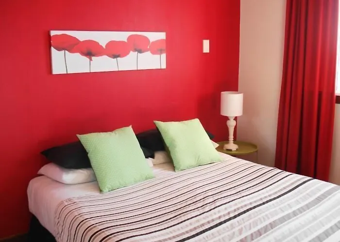 Ducks & Drakes Boutique Motel & Backpackers