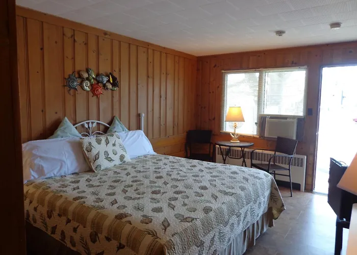 Town & Beach Motel
