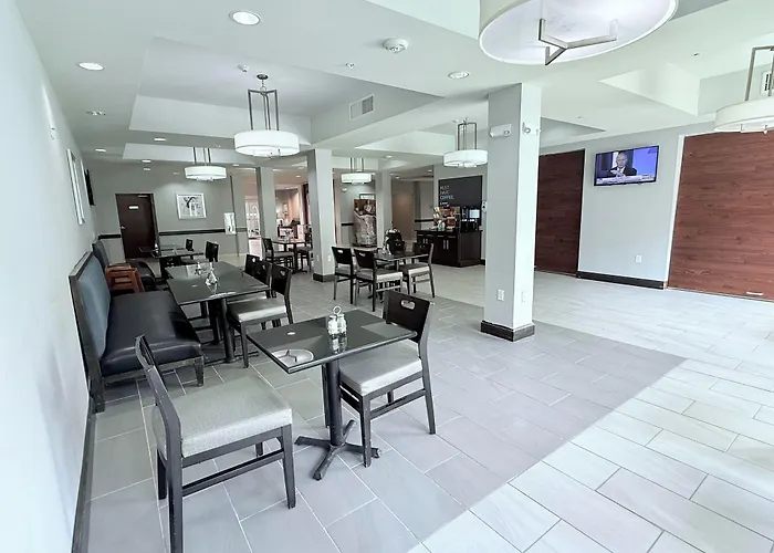 Holiday Inn Express & Suites Bonham By Ihg