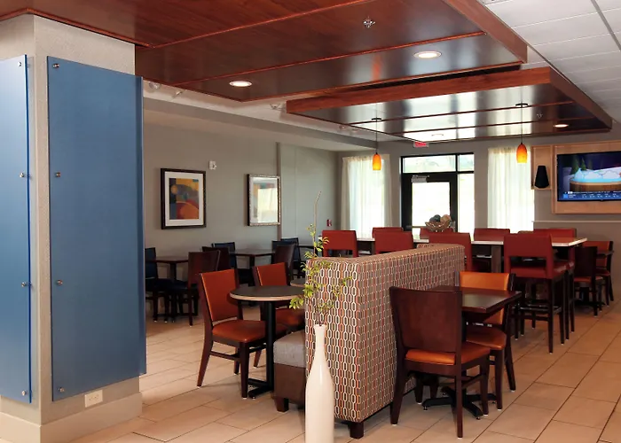 Holiday Inn Express & Suites Omaha South Ralston Arena By Ihg