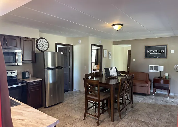 All Star Inn & Suites