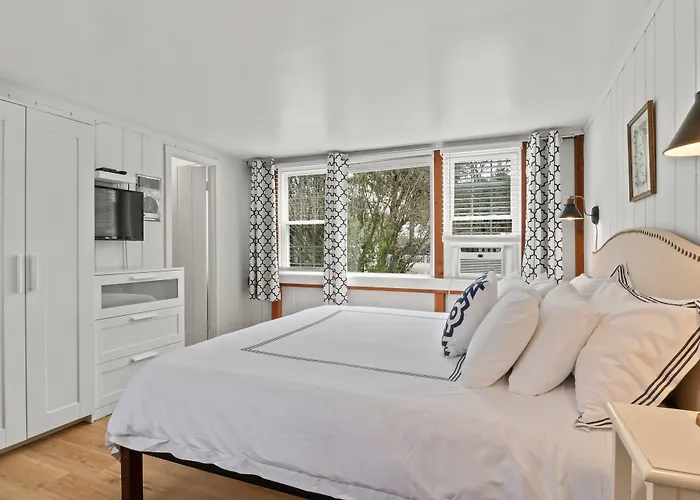 The Seagrove Suites & Guest Rooms