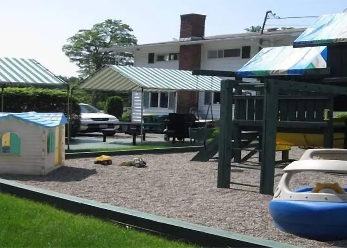 Brookside Motel & Cabins