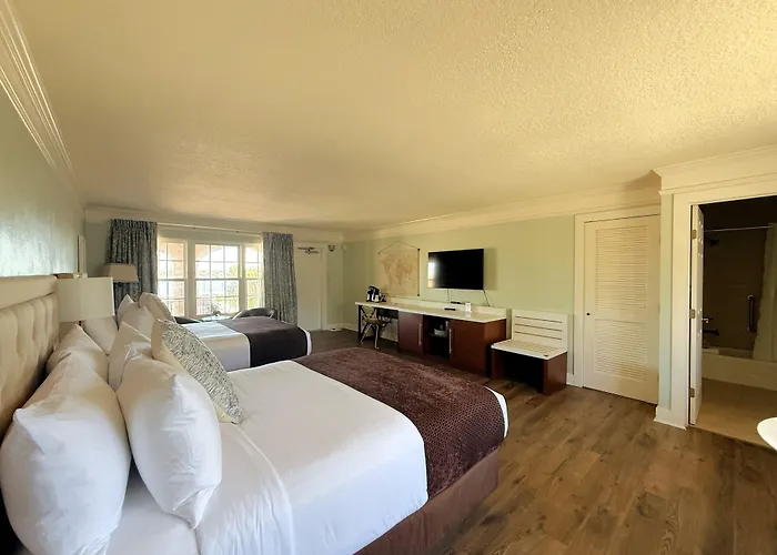 Bayfront Inn