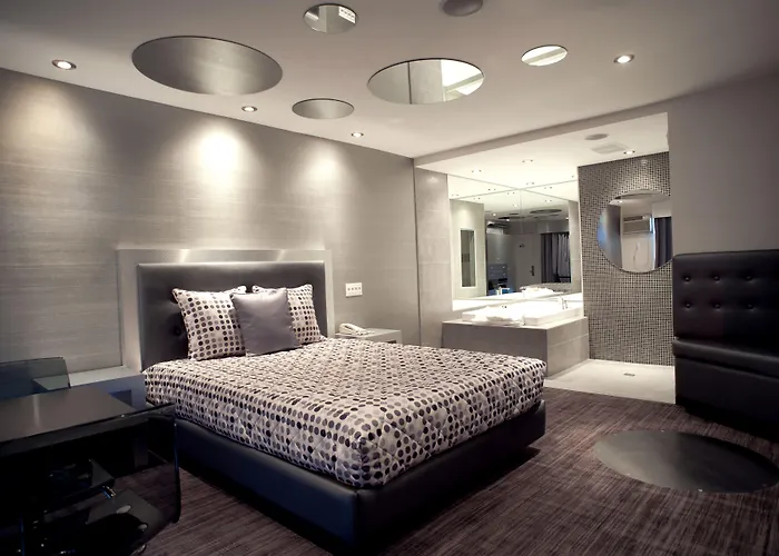 Laval Motels