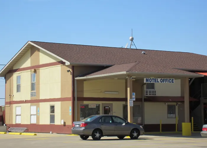 First Western Inn - Fairmont City