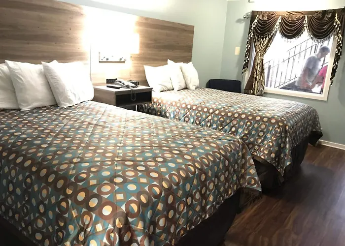 Winton Inn & Suites