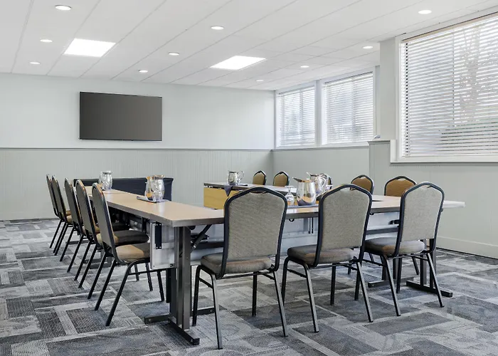 Best Western Plus Windjammer Inn & Conference Center
