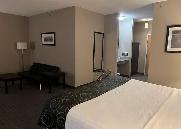 Okoboji Inn & Suites