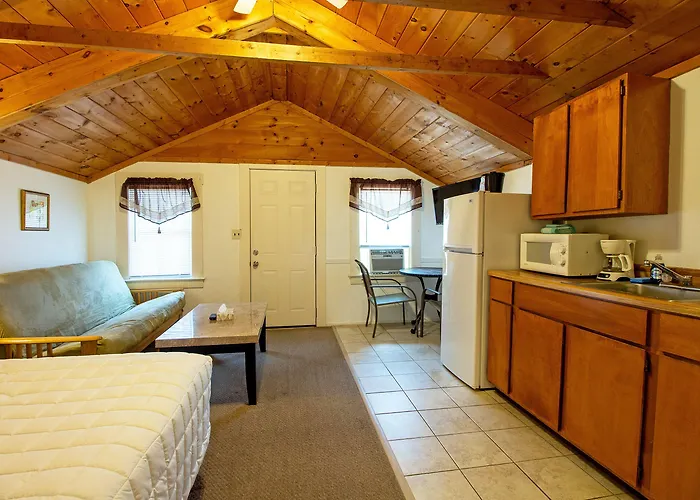 Half Moon Motel & Cottages
