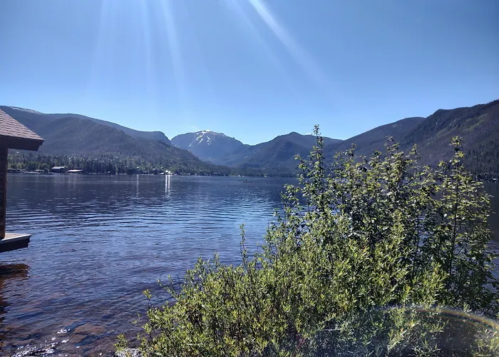 Western Riviera Lakeside Lodging