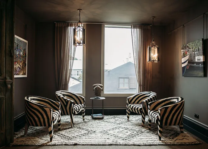 King And Queen Hotel Suites