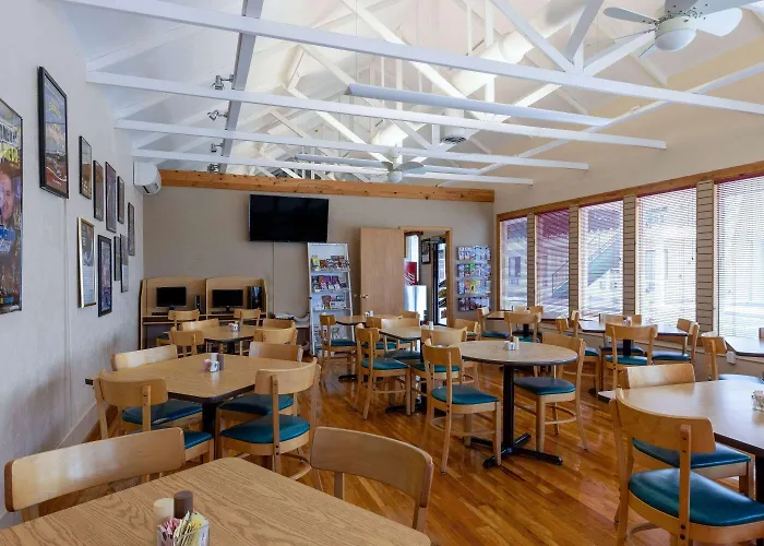 Super 8 By Wyndham Branson - Shepherd Of The Hills Exwy