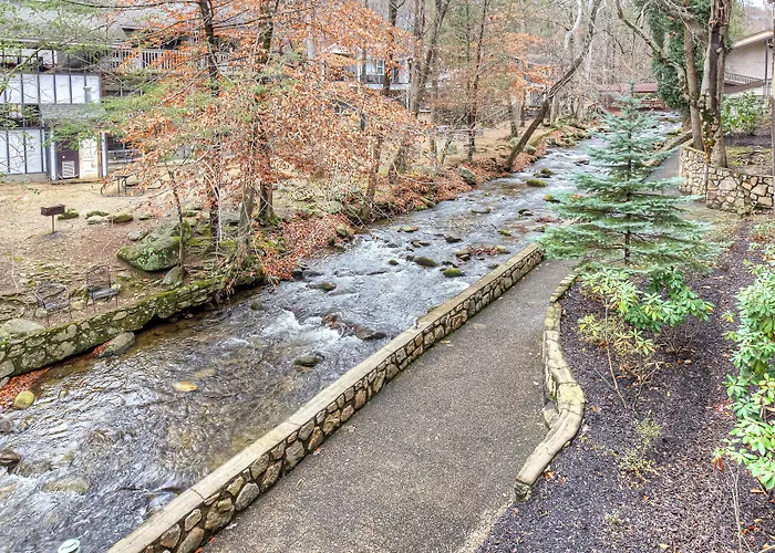 Brookside Lodge - Gatlinburg - On The River