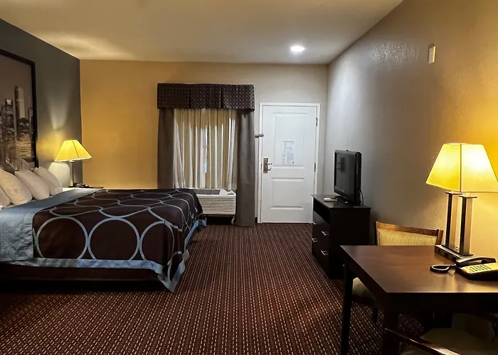 Super 8 By Wyndham Center