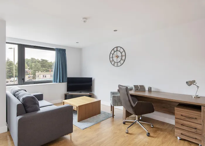 Hq Aparthotel Farnborough
