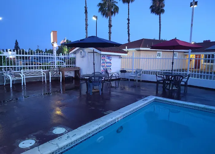 Oakdale Motels