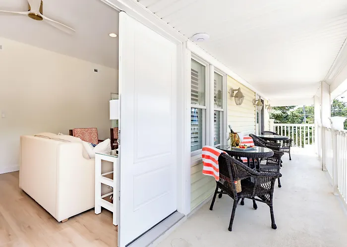 The Beach Club On Madison Avenue (Adults Only)