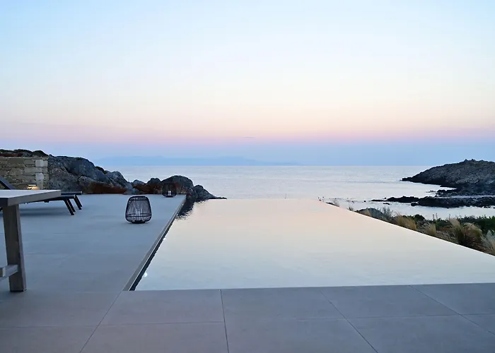 Kavos Hotel & Suites