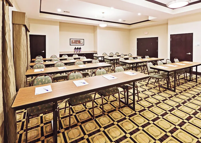 Holiday Inn Express & Suites Brownfield