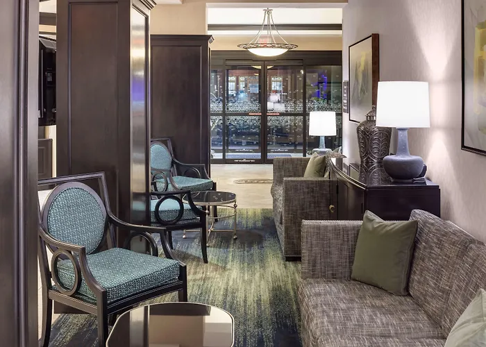 Hampton Inn & Suites Gainesville Downtown University