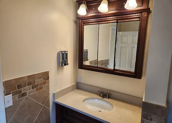 Jonathan Edwards Motel