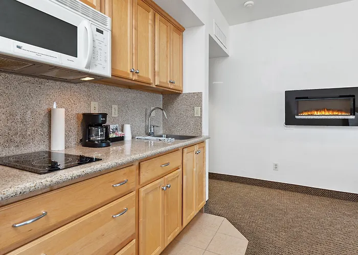 Beach House Inn&Suites