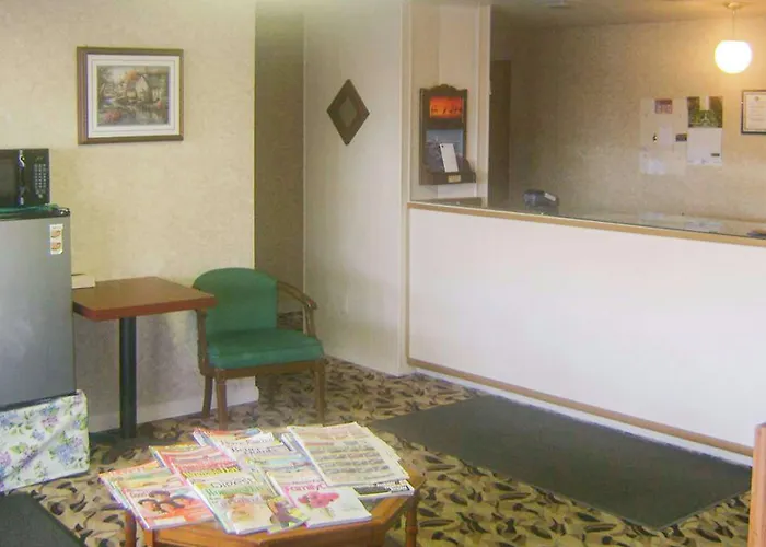 DeWitt Motels