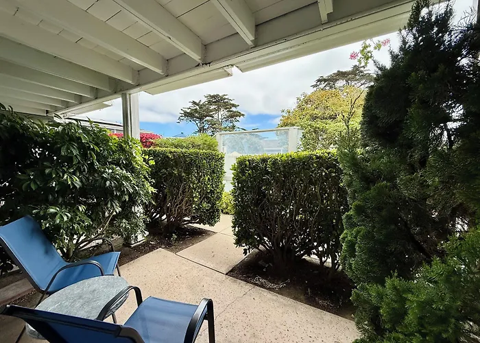 Monterey Bay Lodge