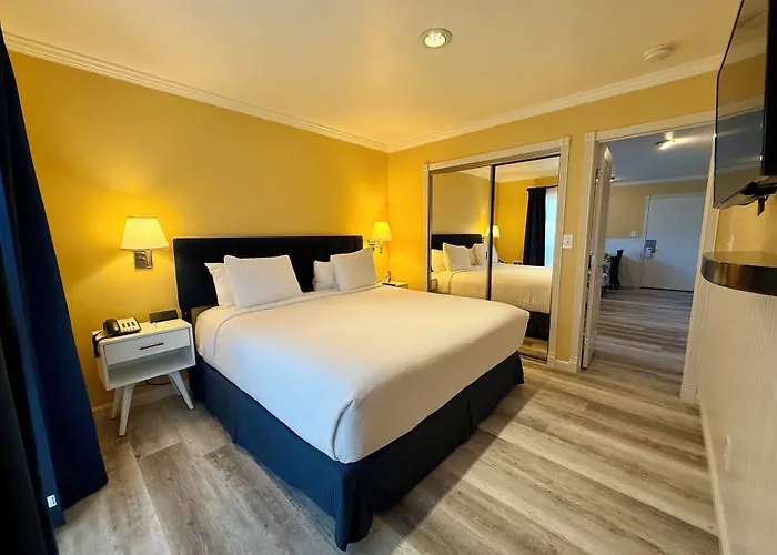 Monterey Bay Lodge