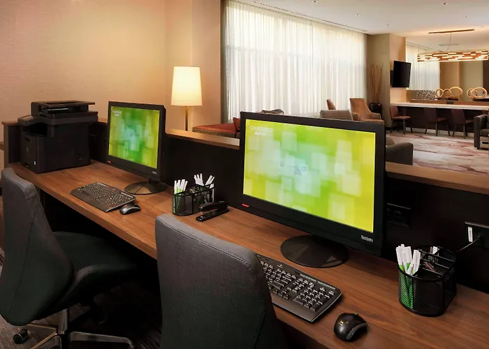 Courtyard By Marriott Indianapolis Downtown