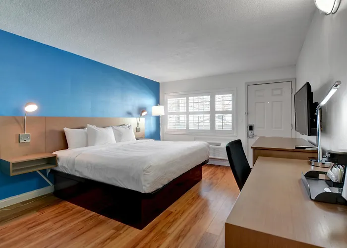 Signature Inn Medford Downtown - Newly Renovated