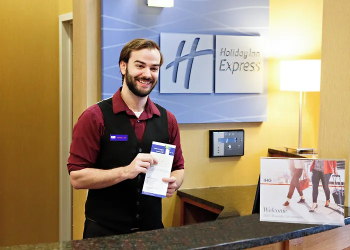 Holiday Inn Express & Suites Harrisburg West