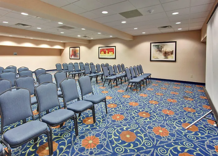 Holiday Inn Express & Suites Detroit - Novi By Ihg