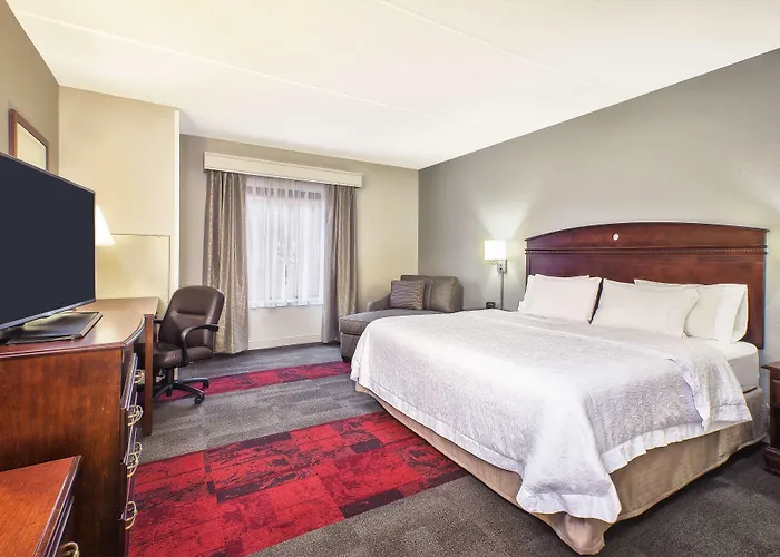 Hampton Inn & Suites Madison - West