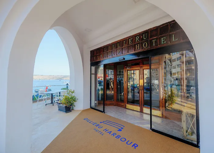 Gillieru Harbour Hotel