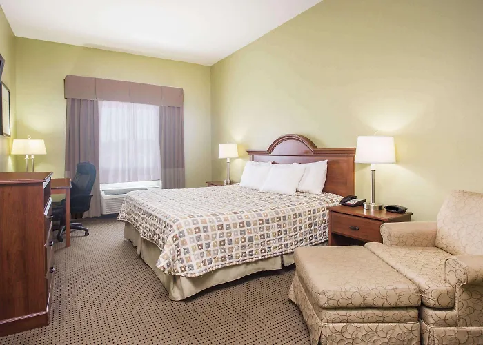 Days Inn & Suites By Wyndham Swainsboro