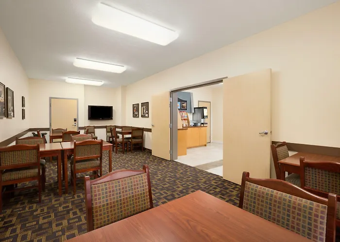 Dawson Creek Hotels