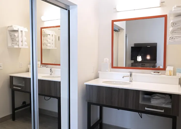 Hampton Inn & Suites Seal Beach