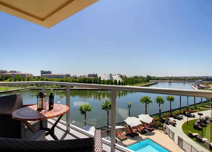 University Plaza Waterfront Hotel