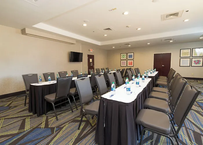 Holiday Inn Express Hotel & Suites Clinton By Ihg