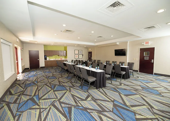 Holiday Inn Express Hotel & Suites Clinton By Ihg