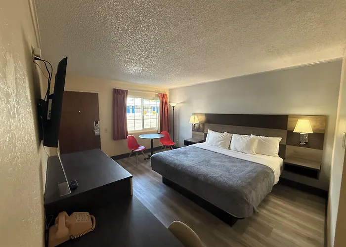 Pine Needles Inn